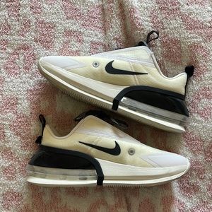 NIKE WOMENS AIR MAX UP QS